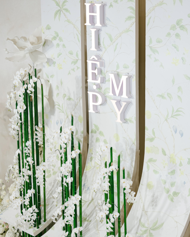 Fleur Blanche – ENG